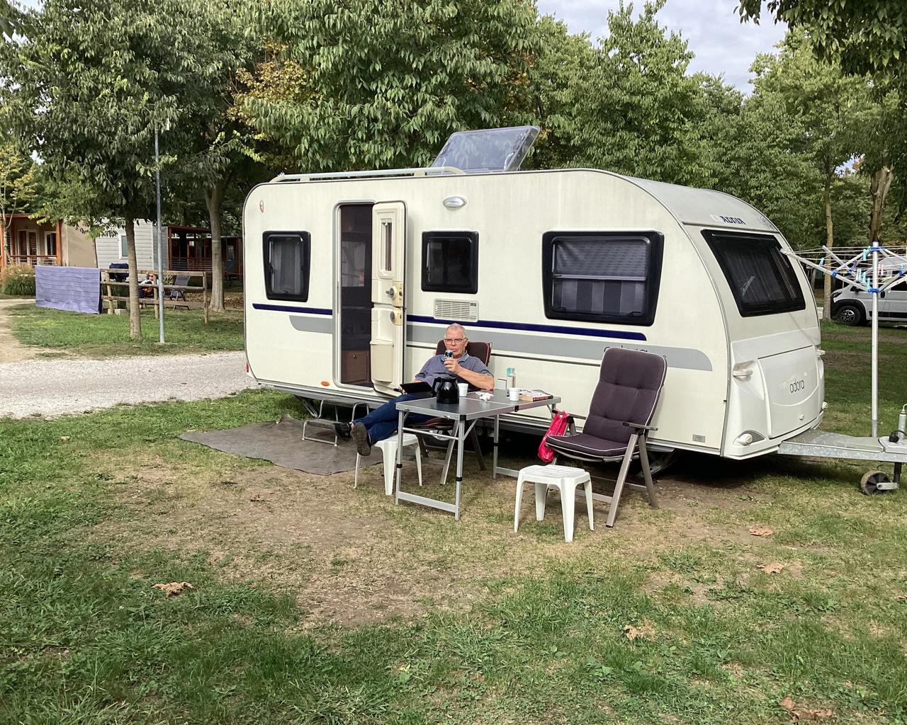 mand foran compingvogn