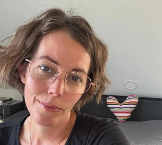 Politiker Mai Mercado med briller og pagehår
