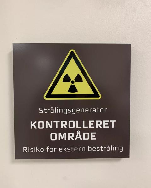 Advarsel mod strålingsgenerator. 