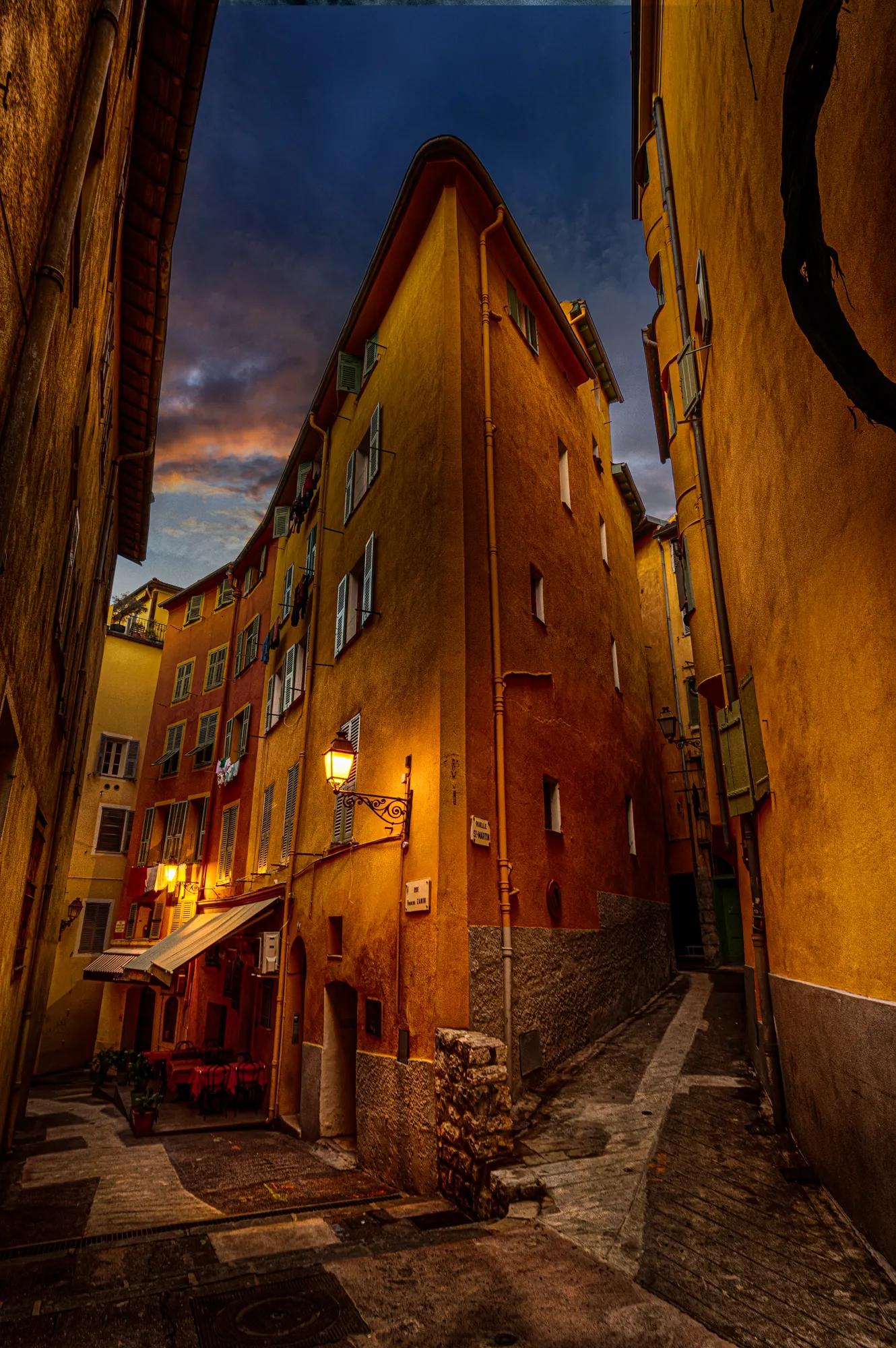 Fotograf: Jes-Peder Korsholm Løkke, "Nice gammel by" 