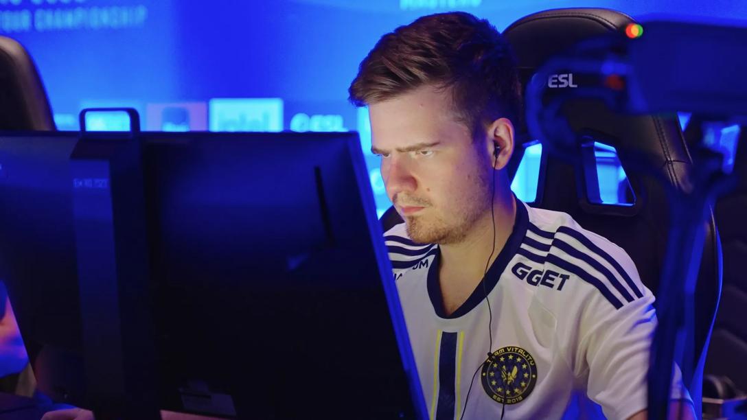 - Det største følelsesmæssige traume, kalder e-gamer Peter 'Dupreeh' Rasmussen den periode i hans liv, hvor faren dør af kræft og han samtidig skal spille en af karrierens allervigtigste kampe. 