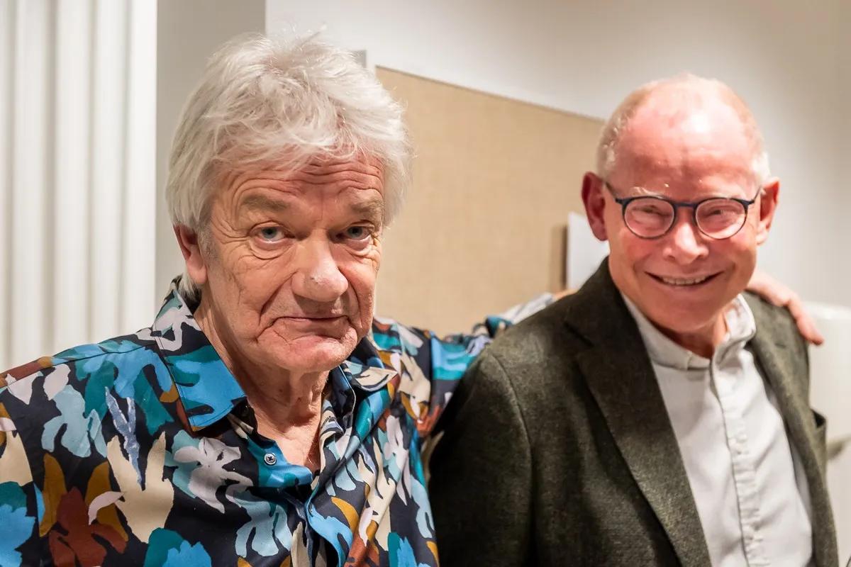 Lars og hans superhelte-læge Anders Tøttrup mødes igen efter hans indlæggelse, da Lars atter kan spille koncerter.