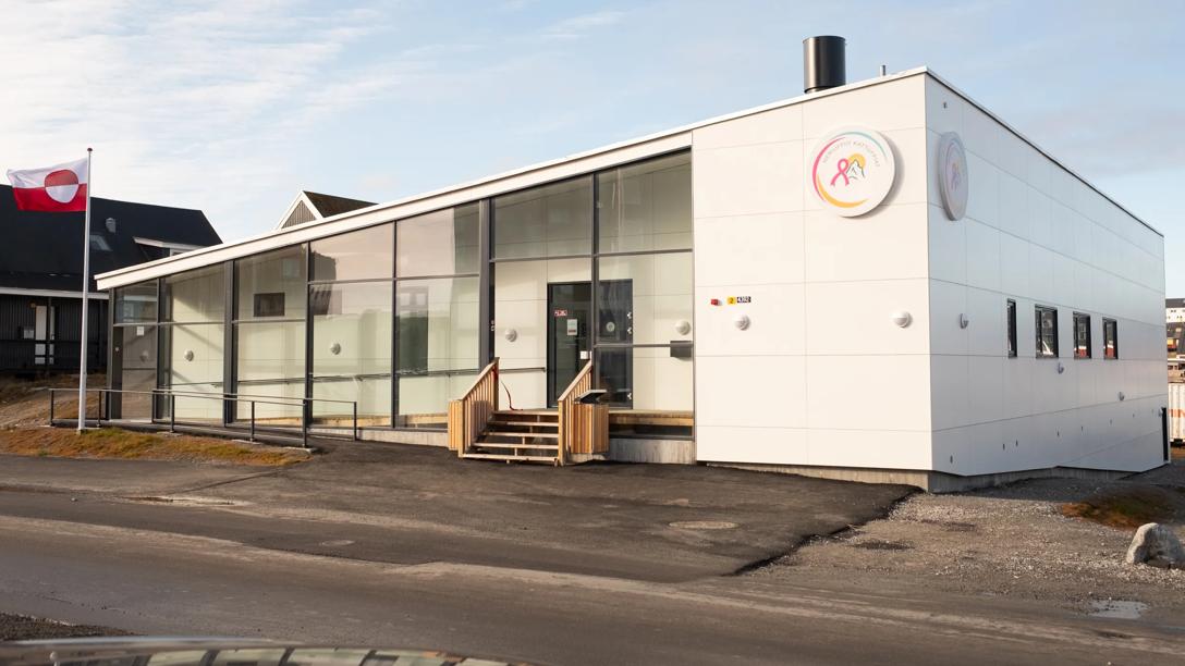 - Det er en stor dag for grønlandske kræftpatienter og pårørende. Med det nye hus tager vi et vigtigt skridt mod mere tryghed og bedre hjælp til mennesker berørt af kræft, siger Inger Eriksen, formand for den grønlandske kræftforening Neriuffiit Kattuffiat. 