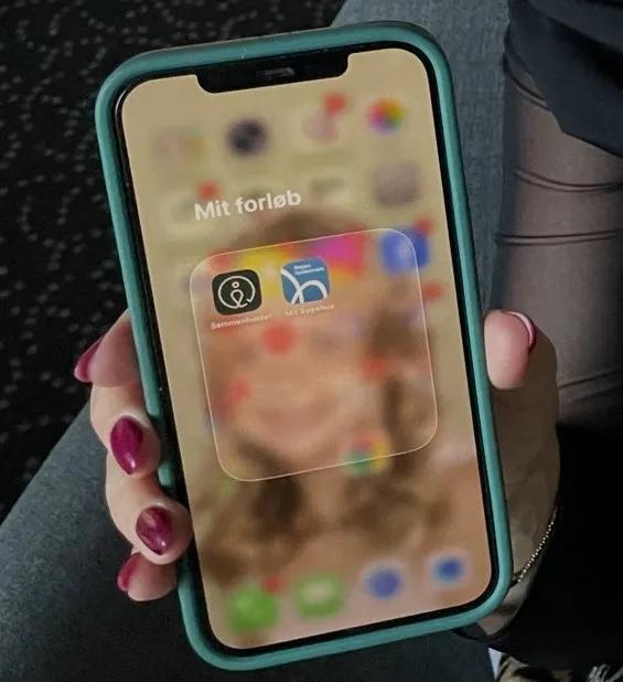 Mette anbefaler på det varmeste appen til andre mennesker med kræft og deres pårørende. Her ses appen ’Sammenholdet til venstre sammen med appen ’Mit Sygehus’ fra Region Syddanmark, til højre. Privatfoto