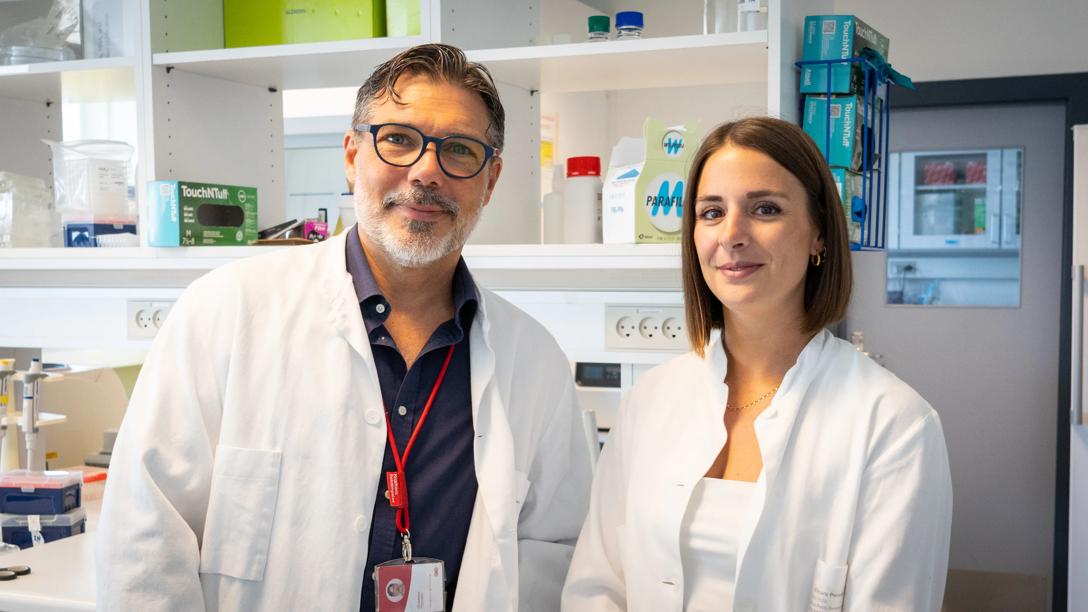 Giuseppe Filomeni og Chiara Pecorari i laboratoriet