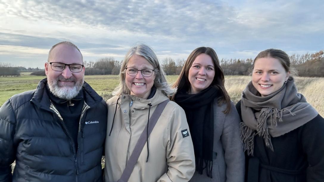 Familien Nørrelund består af ægteparret Jacob og Birgitte samt de voksne døtre, Louise og Caroline. Foto: Kræftens Bekæmpelse
