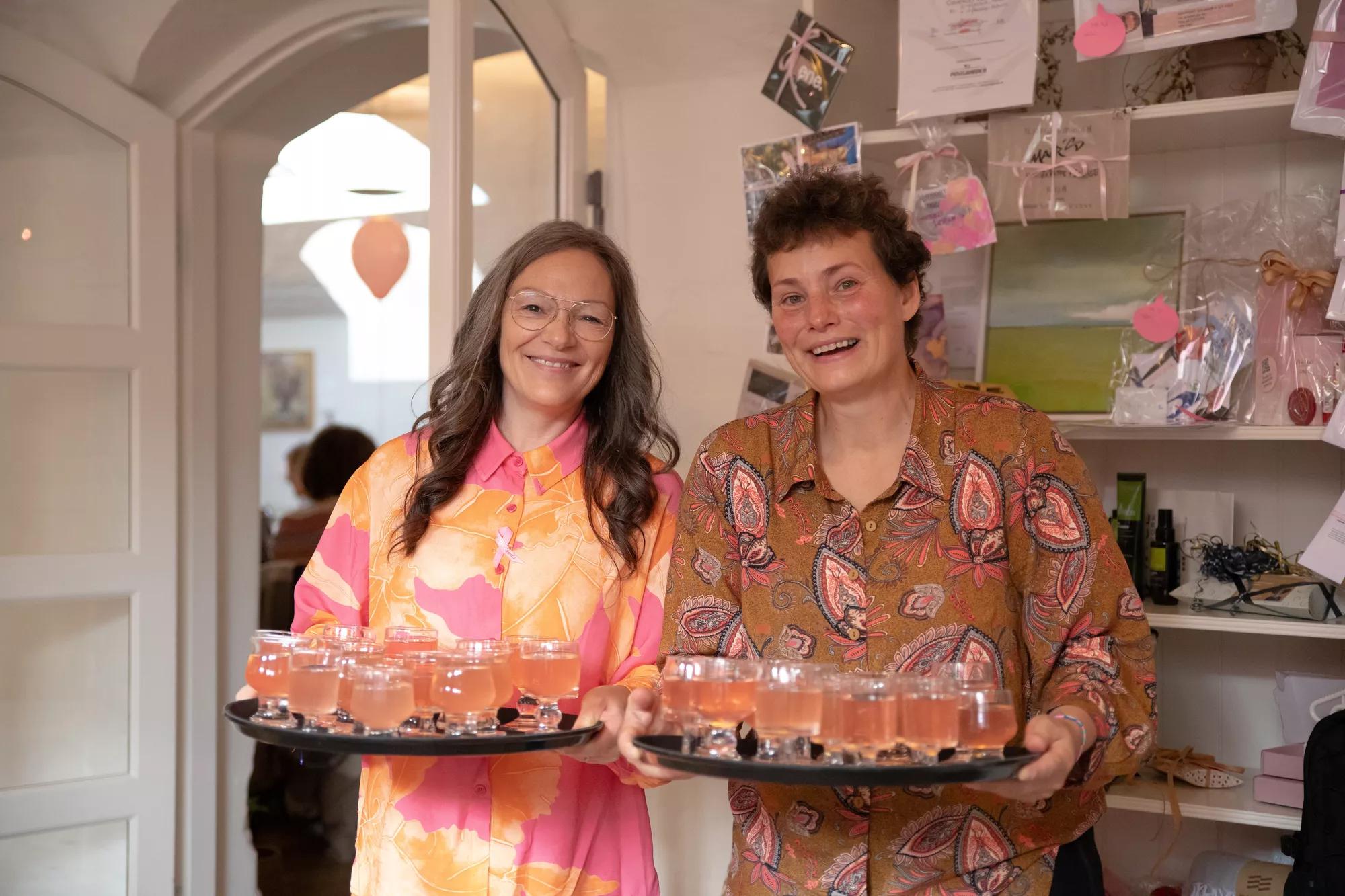 Helene og Lise ved deres fest på Lyserød Lørdag på café i Fredericia