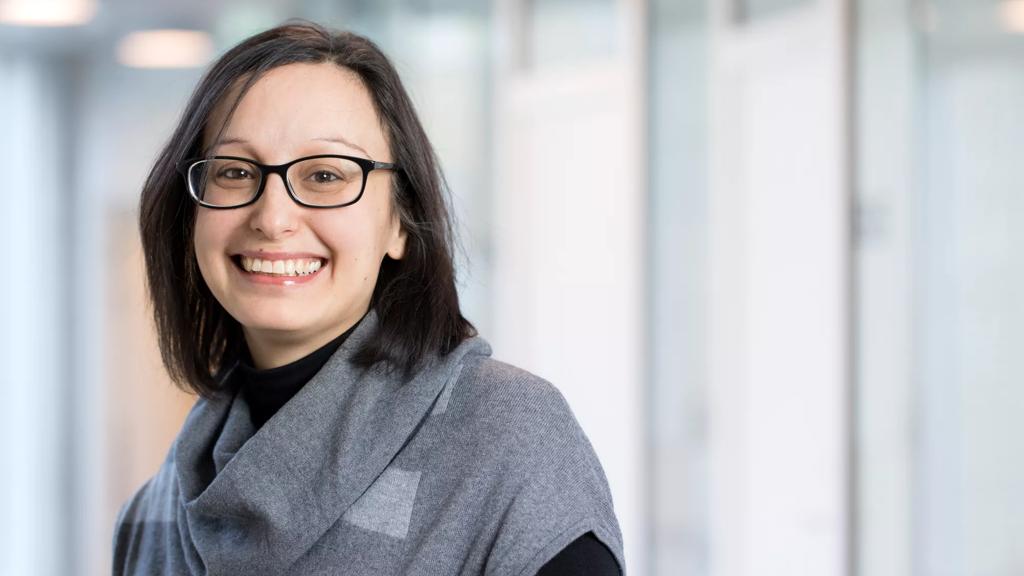 Portrait photo of associate professor Elena Papaleo