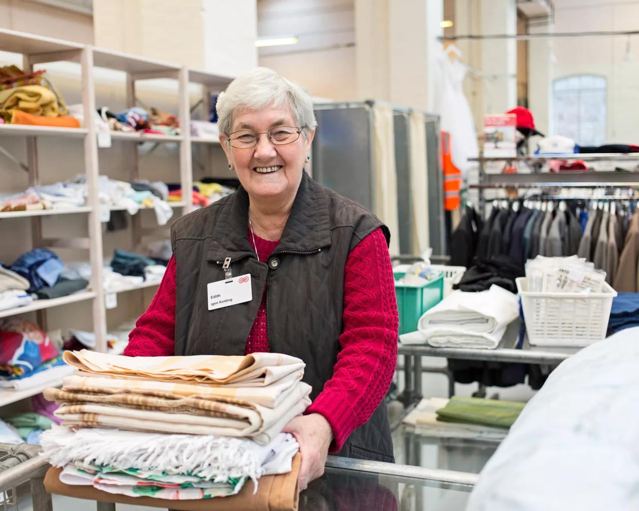 Giv ting til genbrug eller køb i vores genbrugsbutikker - din støtte gør en forskel.