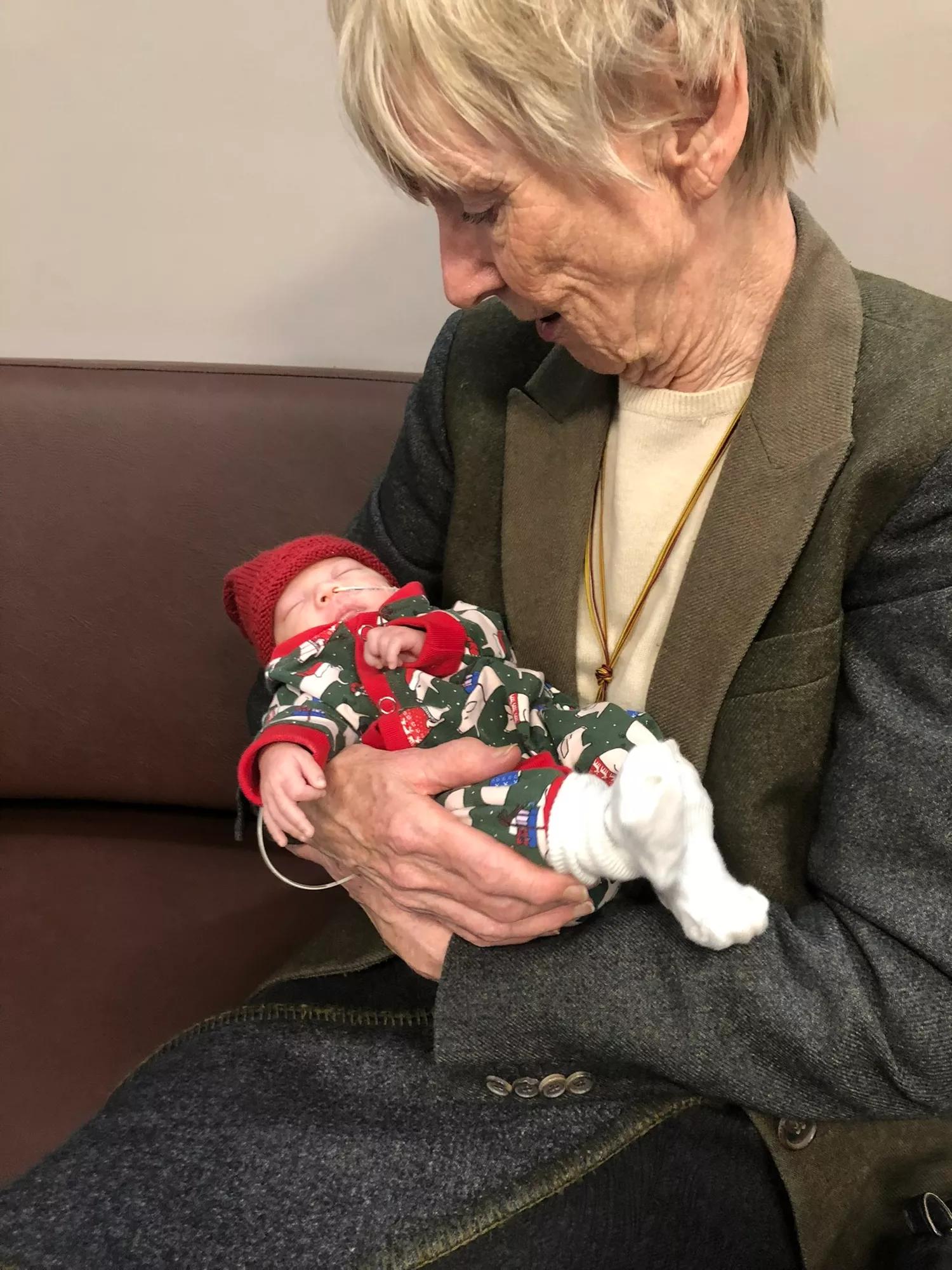 Karen-Anke med sit første barnebarn