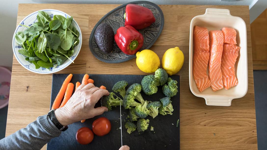 Nulmoms vil give familier tusindvis af kroner tilbage, styrke folkesundheden og hjælpe danske producenter og butikker., skriver Kræftens Bekæmpelse og 19 andre organisationer i dette debatindlæg.