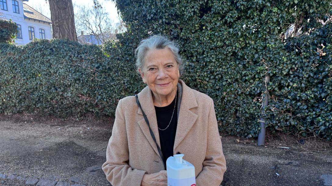 Kræftens Bekæmpelses formand, Helen Bernt Andersen, ser frem til den årlige landsindsamling. Hun håber, at de frivillige indsamlere bliver taget godt imod som sædvanligt, og hun glæder sig til at gå sin vanlige rute i sin hjemby, Virum. Foto: Kræftens Bekæmpelse 