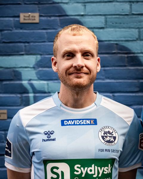 FOR MIN SØSTER har Sønderjyskes Simon Wæver valgt på brystet af sin spillertrøje (Foto: Patrick Echers, Sønderjyske Fodbold)