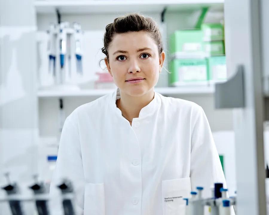 Forsker i laboratorie