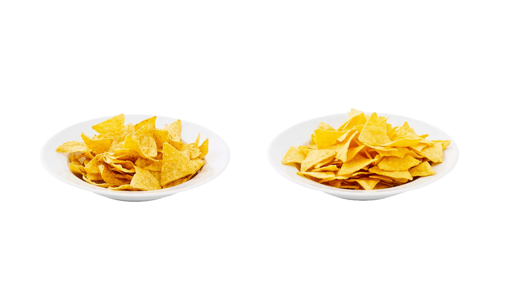 To tallerkener med tortilla chips