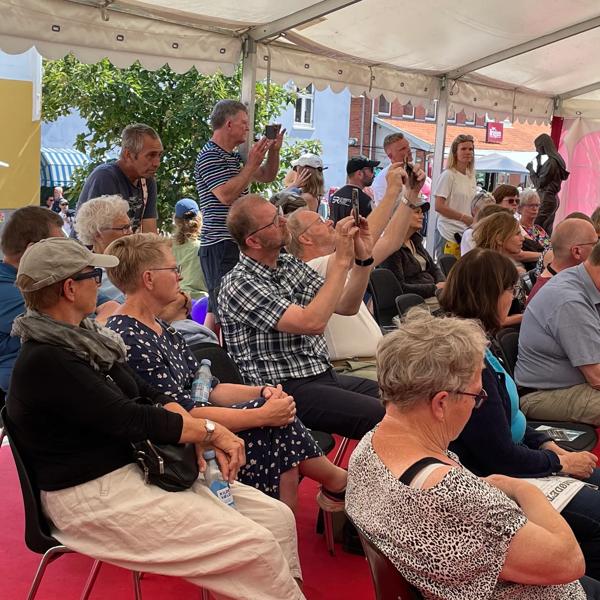  Debat om civilsamfundets rolle i sundhedsvæsnet.