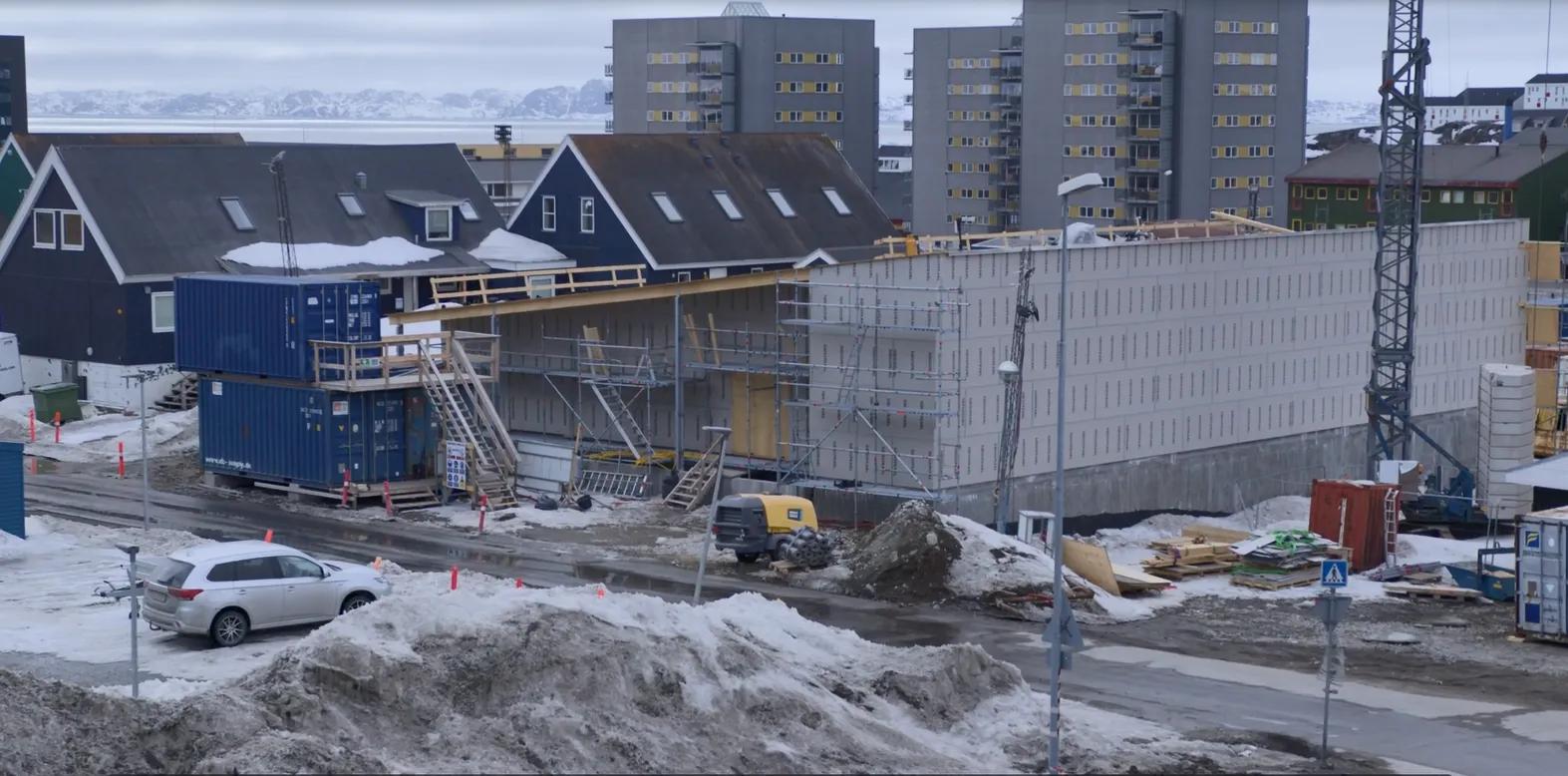 Kræftpatienternes Hus bliver bygget nær Dronning Ingrids Hospital i Nuuk, det eneste sted i Grønland, hvor kræftbehandling tilbydes. Huset ventes at stå færdigbygget i sommeren 2026.