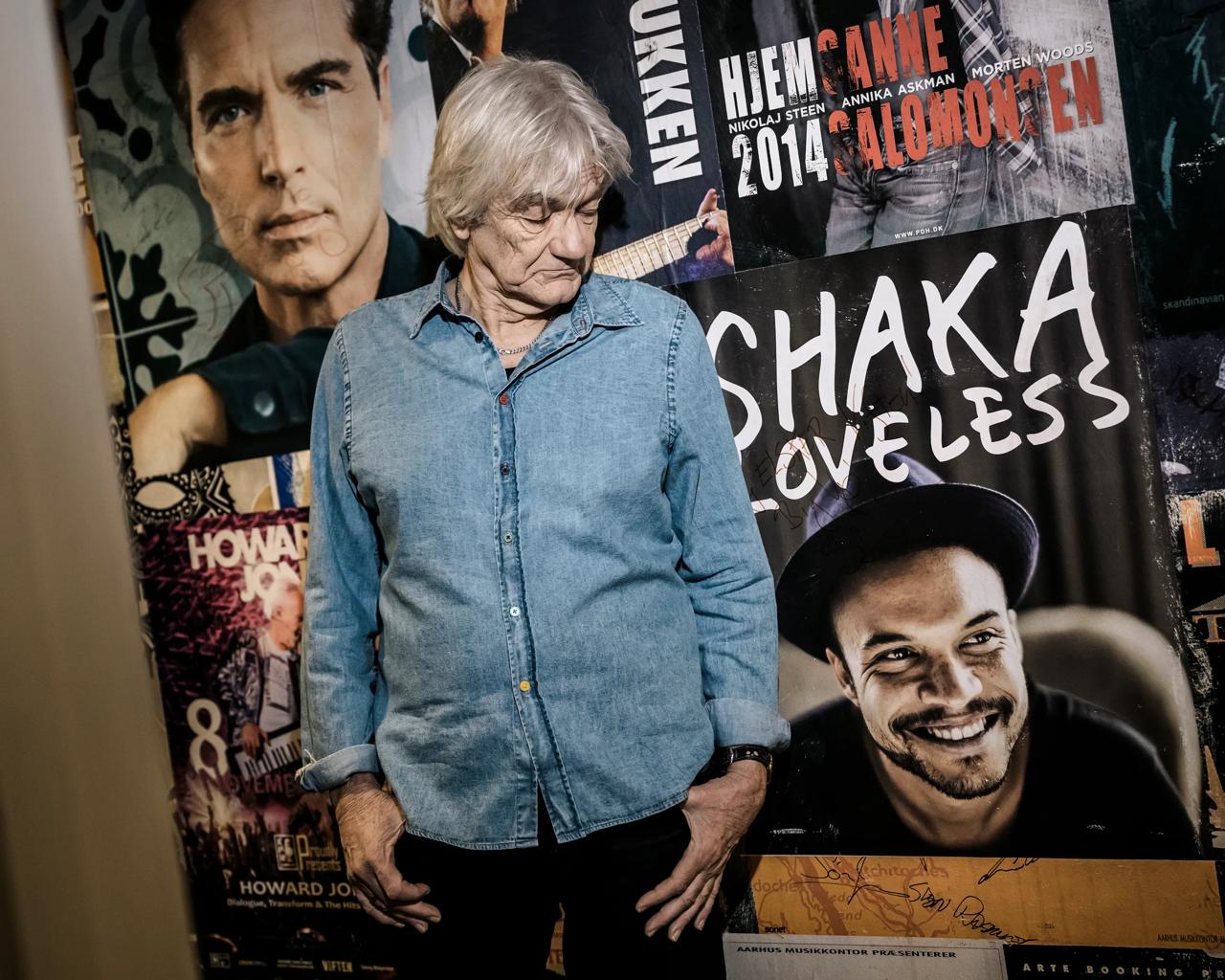 The show must go on: Lars Lilholt og musiker Shaka Loveless optræder sammen få timer efter, at Lars får diagnosen tarmkræft. Meget få ved på det tidspunkt, at Lars er alvorligt syg.