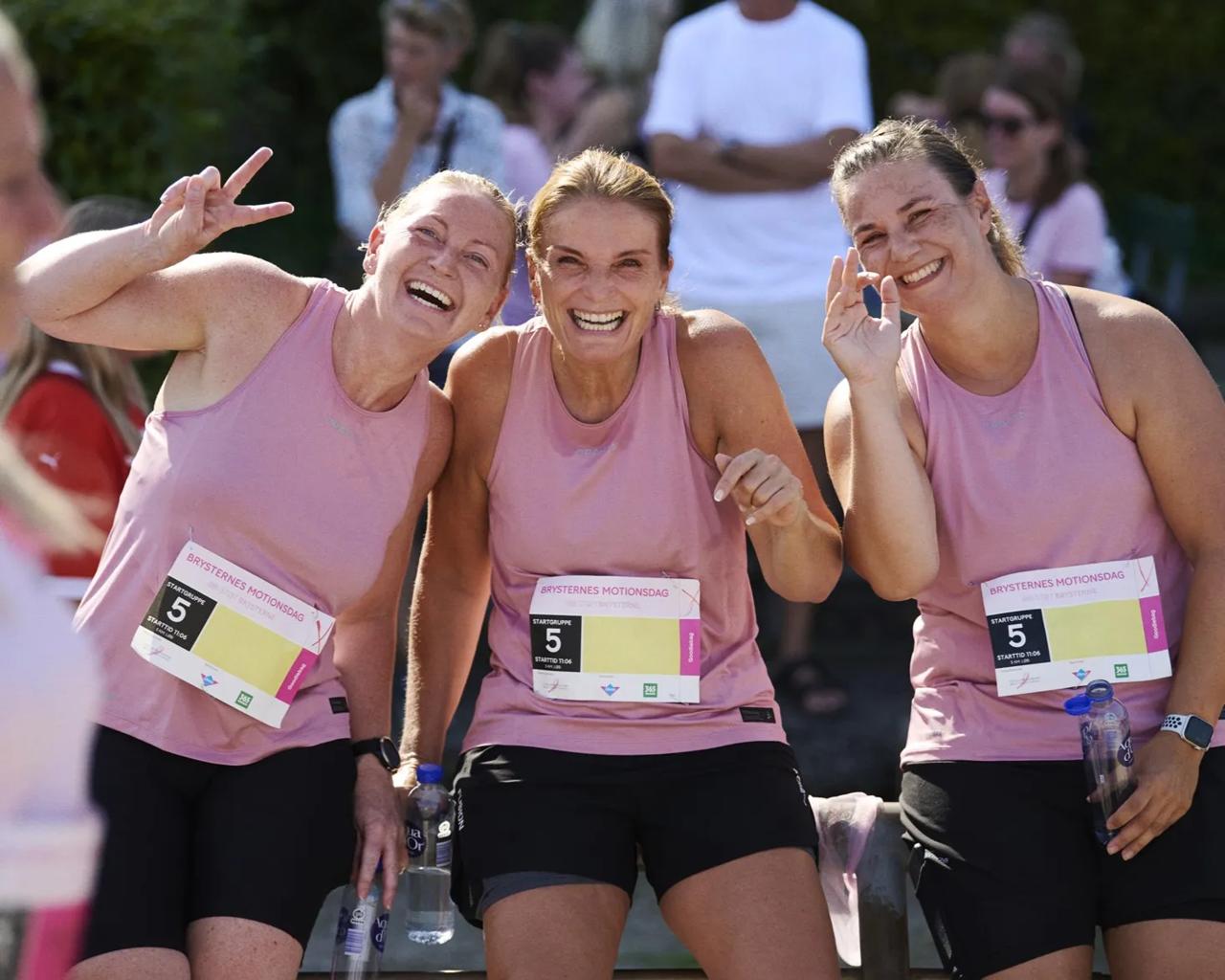 Tre deltagere ved Støt Brysterne-løbet 2024