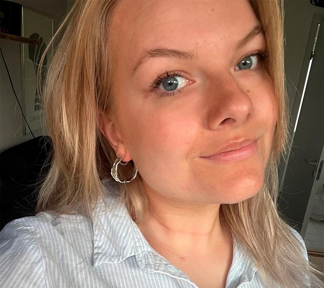 Julie 24 år
