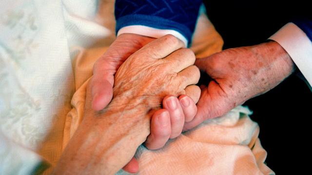 Kræftens Bekæmpelse mener, at der er helt urimeligt, at så mange mennesker hen mod livets afslutning ikke har adgang til en rettidig lindrende indsats